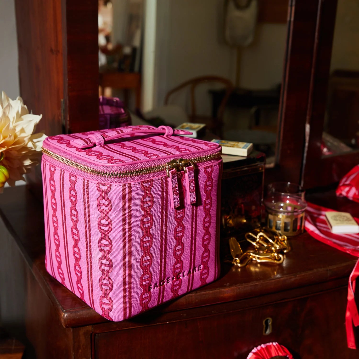 COSMETIC CUBE